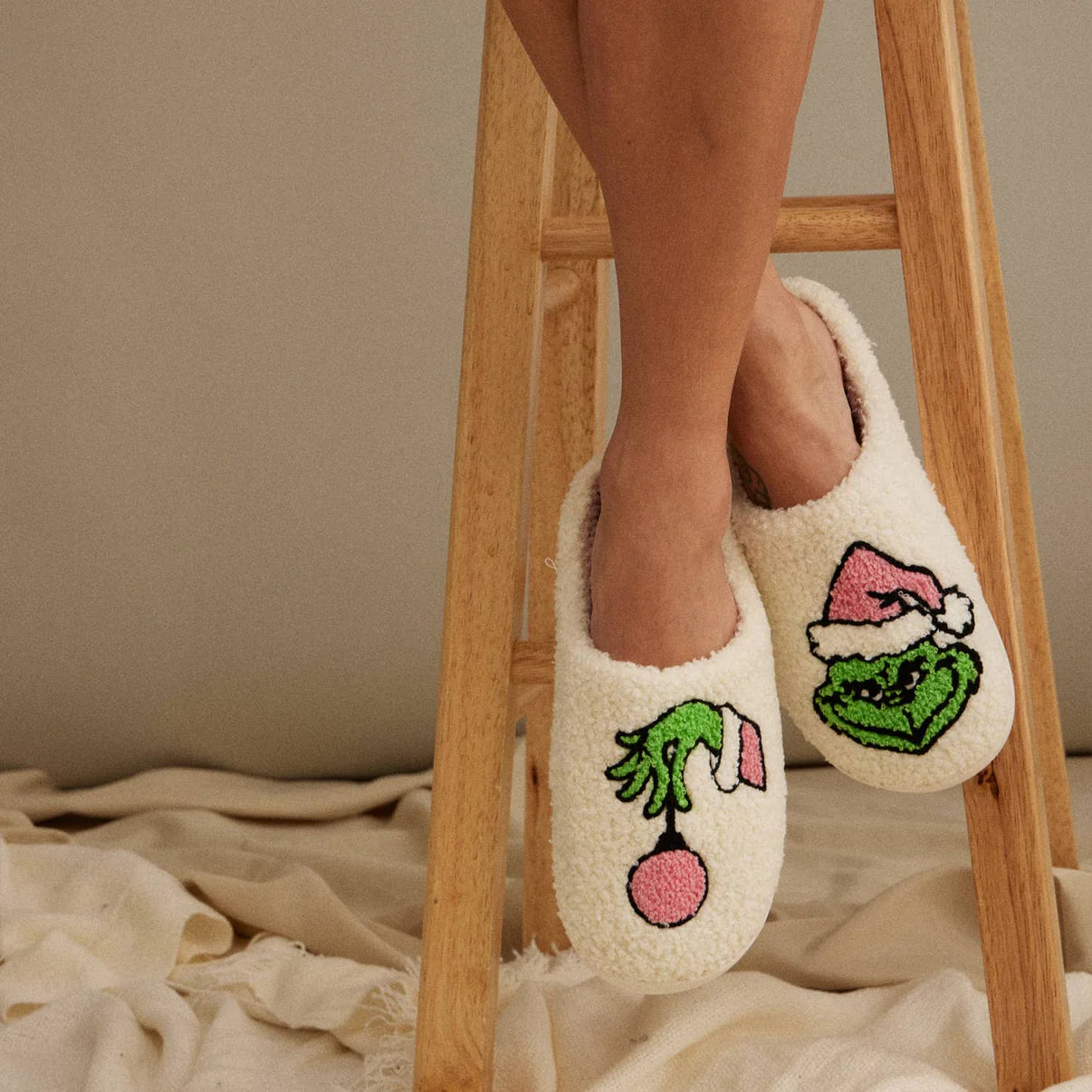Grinch slippers for adults outlet